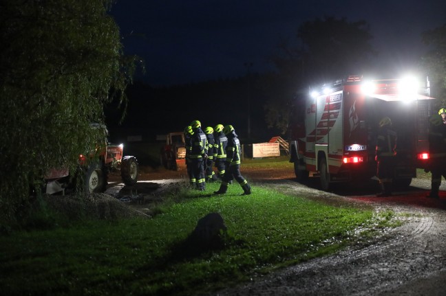 Personenrettung: Arbeitsunfall auf Bauernhof in Steinerkirchen an der Traun