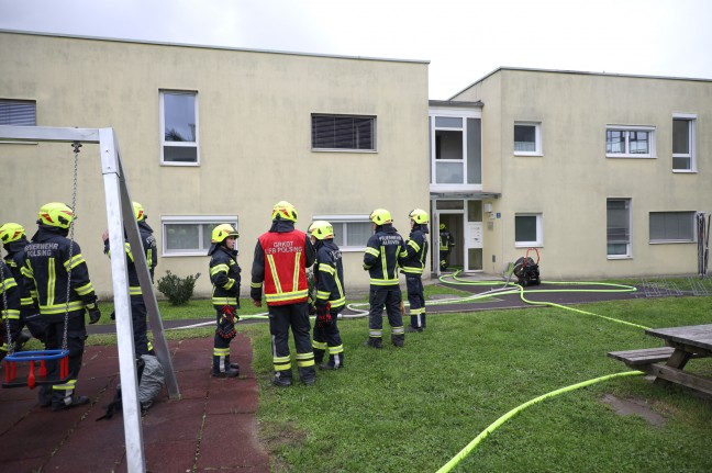 Zimmerbrand in einem Mehrparteienwohnhaus in Alkoven