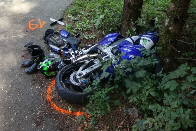 Motorradlenker (44) bei Kollision mit Traktor in Burgkirchen tödlich verletzt