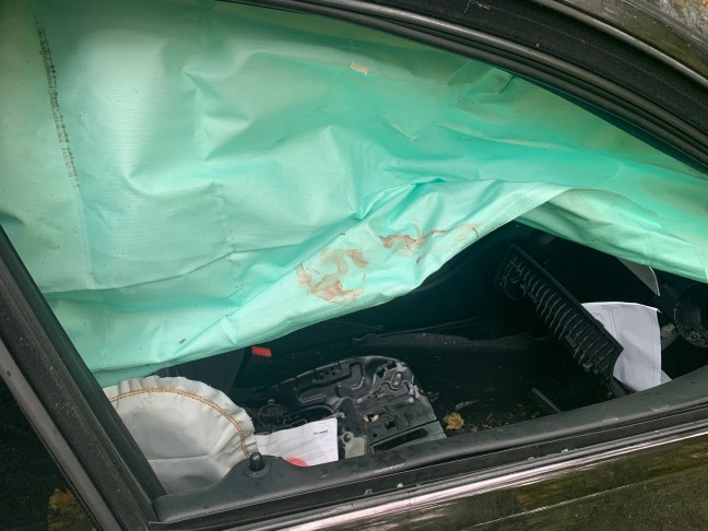 Böllerunfall: Beifahrer bei Detonation eines Knallkörpers in einem PKW in Waldburg schwer verletzt