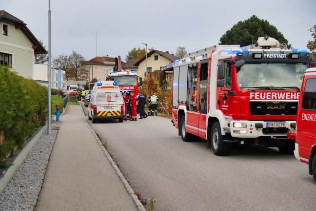 PKW bei Verkehrsunfall in Freistadt über Böschung gestürzt