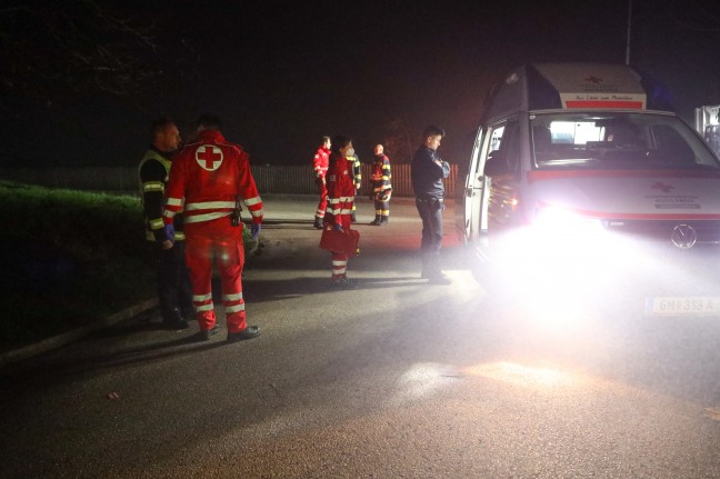 Personenrettung: Mann in Laakirchen mit Hilfe der Feuerwehr aus Traunböschung gerettet