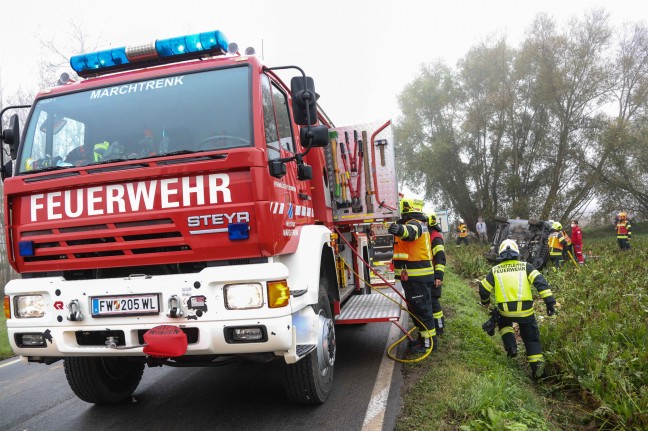 Fahrerin und Beifahrer nach schwerem Verkehrsunfall in Holzhausen aus Auto befreit