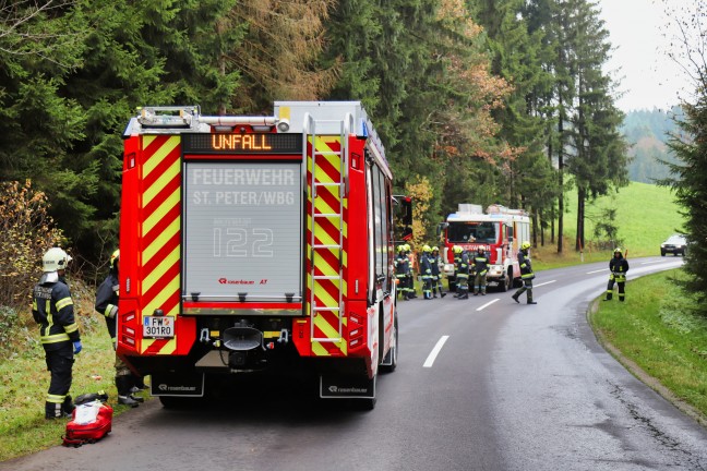 PKW von Straße abgekommen: Verkehrsunfall in St. Peter am Wimberg fordert einen Verletzten