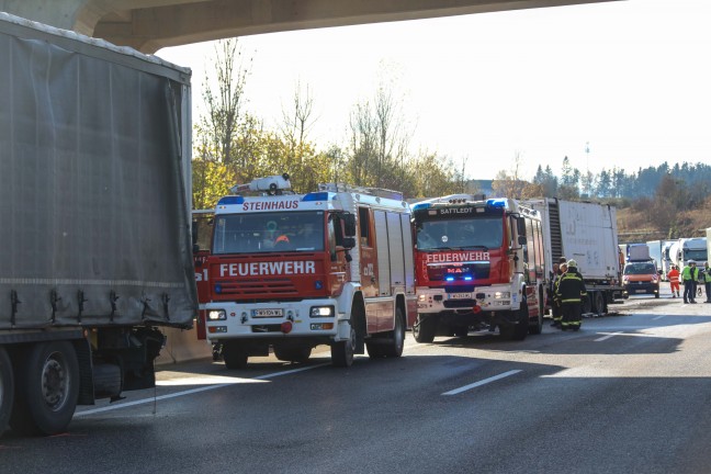 Lenker eingeklemmt: Schwerer Unfall mit drei beteiligten LKW auf Innkreisautobahn bei Steinhaus