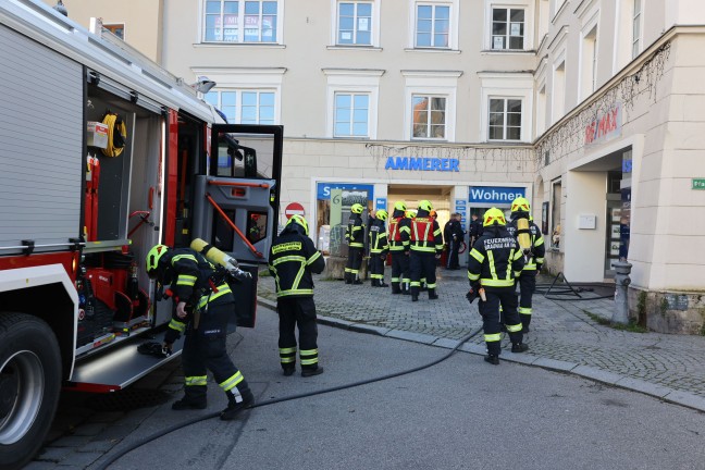 Brand in einem Schaufenster eines Geschäftes in Braunau am Inn
