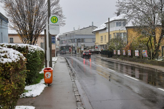 Kollision zwischen PKW und Linienbus in Linz-Dornach-Auhof fordert ein Todesopfer
