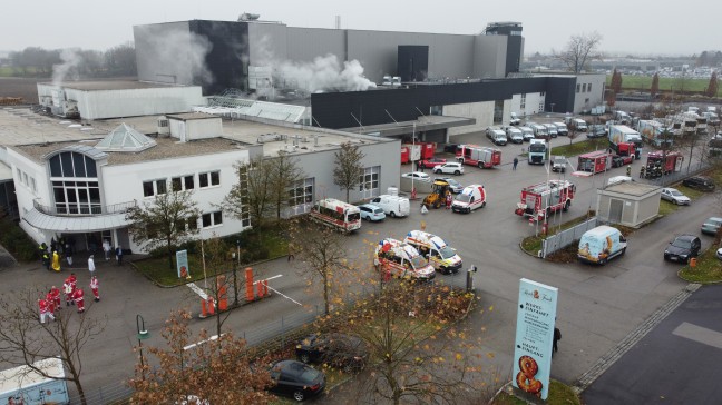 14 Verletzte: Großeinsatz nach Ammoniakaustritt bei Produktionsbetrieb in Wels-Schafwiesen