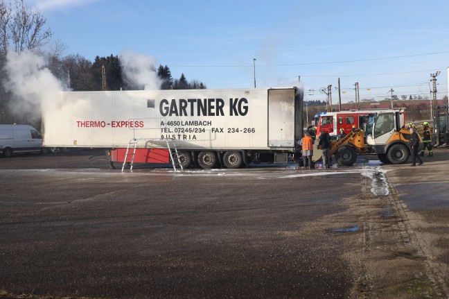 LKW brannte gleich zweimal: Einsatz der Feuerwehren auf Innkreisautobahn und in Edt bei Lambach