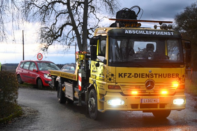 Drei Autos in Kollision auf Eferdinger Straße in Alkoven verwickelt