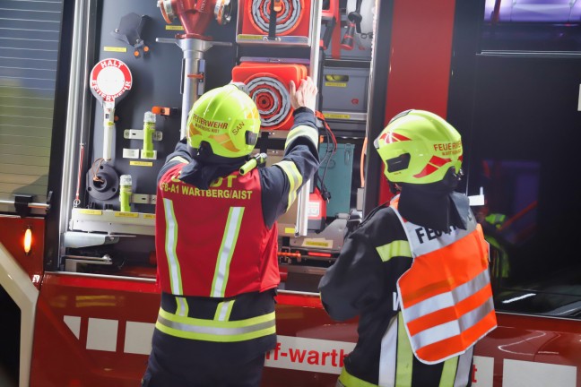 Vier Verletzte bei Verkehrsunfall zwischen drei Fahrzeugen in Hagenberg im Mühlkreis