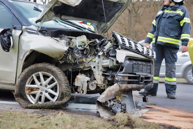 Aufwendiger Öleinsatz nach Verkehrsunfall mit zwei beteiligten Fahrzeugen in Pregarten
