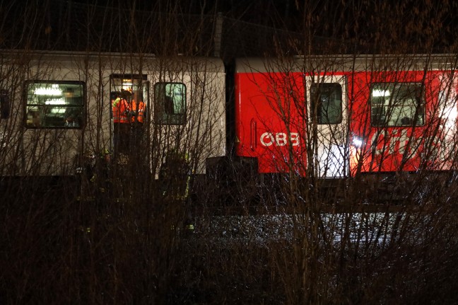35 Fahrgäste bei St. Pankraz durch Feuerwehr aus Nahverkehrszug evakuiert