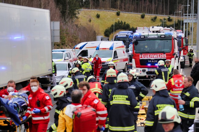 Schwerer Verkehrsunfall auf der Mühlviertler Schnellstraße bei Lasberg fordert mehrere Schwerverletzte