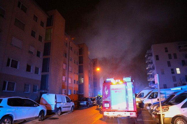 	Ausgedehnter Wohnungsbrand in einem Mehrparteienwohnhaus in Ansfelden