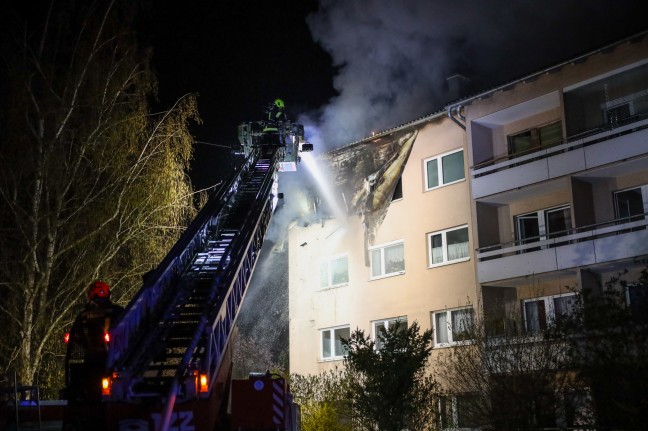 	Ausgedehnter Wohnungsbrand in einem Mehrparteienwohnhaus in Ansfelden
