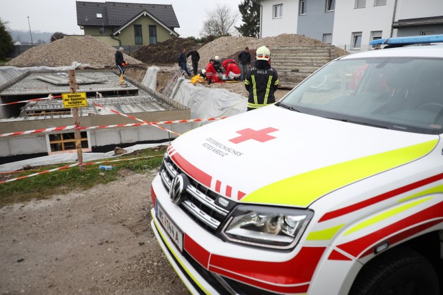 	Personenrettung nach Arbeitsunfall auf Baustelle in Wels-Schafwiesen