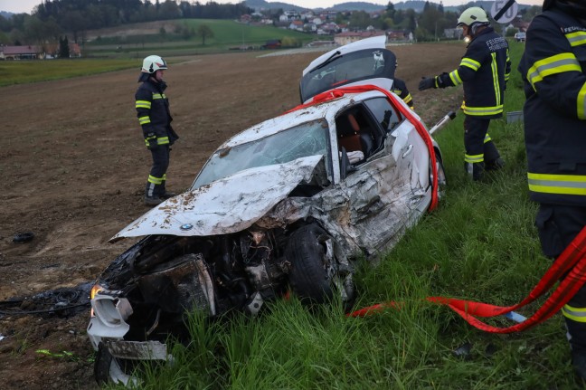 	Drei teils Schwerverletzte bei schwerem Crash auf Eferdinger Straße in Prambachkirchen