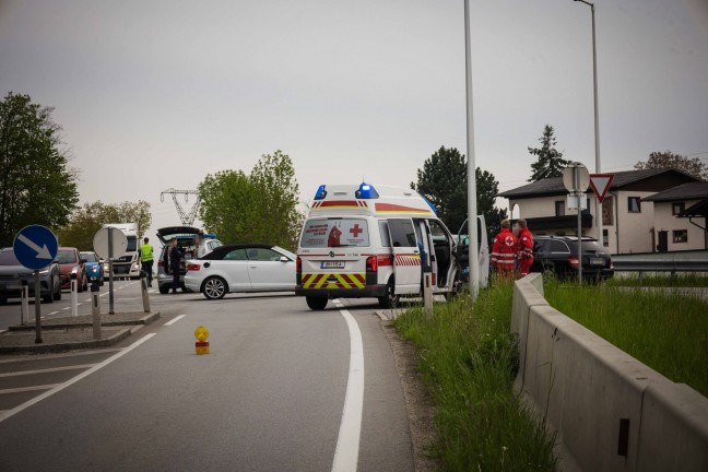 	Kreuzungsunfall auf Lamprechtshausener Straße bei Braunau am Inn fordert eine verletzte Person