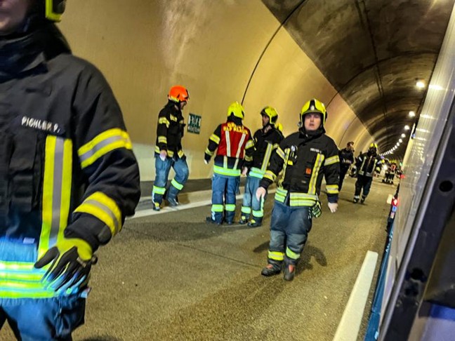 	LKW-Crash im Speringtunnel auf der Pyhrnautobahn bei Molln sorgt für stundenlange Sperre