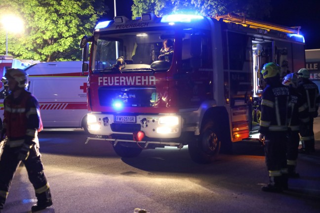 	Schwerverletzte Person bei nächtlichem Verkehrsunfall mit Überschlag in Peuerbach