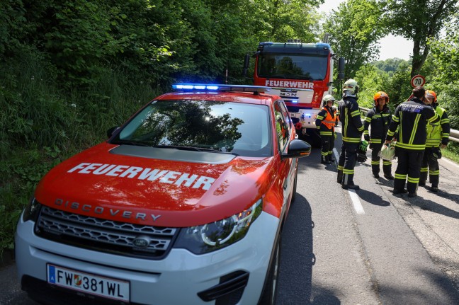 	Motorradlenker (21) tödlich verletzt: Crash zwischen zwei Motorrädern und einem PKW in Thalheim bei Wels