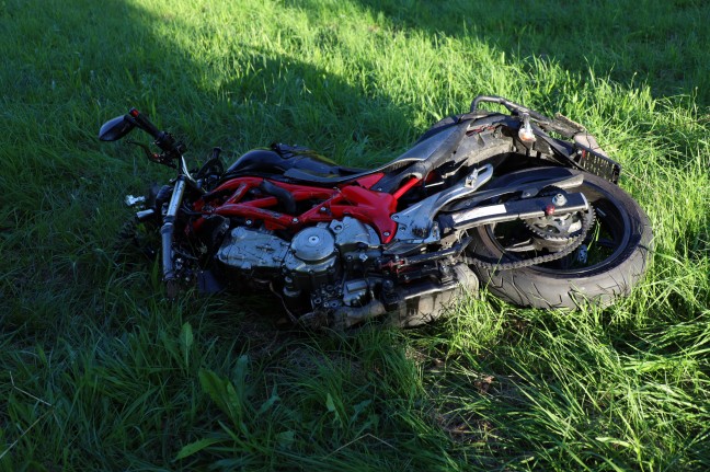 	Motorradlenker (47) bei Frontalkollision mit PKW auf Gallspacher Straße in Schlüßlberg tödlich verletzt