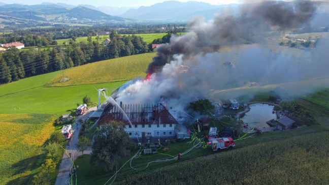 	20 Feuerwehren bei Großbrand einer Hofbäckerei in Wartberg an der Krems im Einsatz