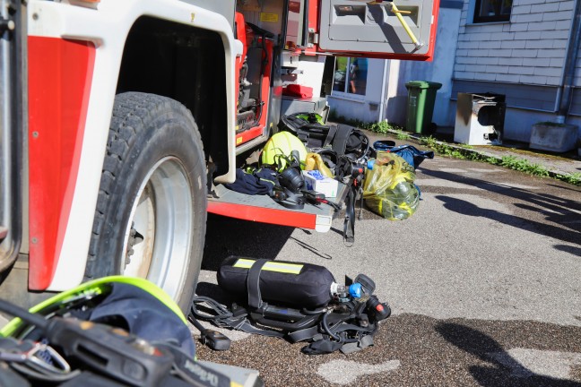 	Drei Feuerwehren bei Kellerbrand in einem Mehrparteienwohnhaus in Hellmonsödt im Einsatz