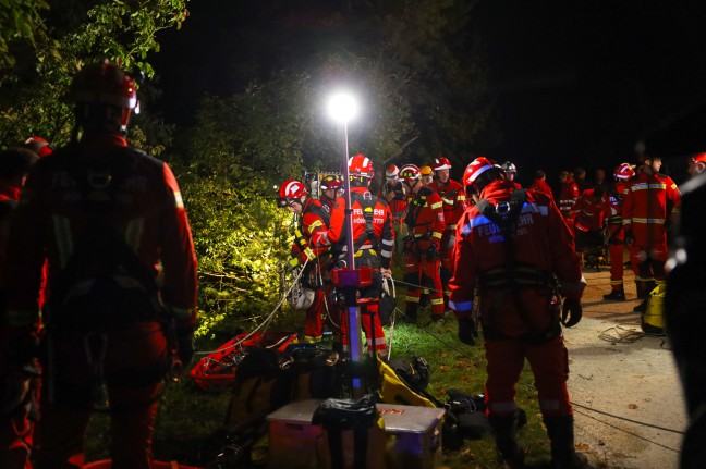 	Schwierige Rettungsaktion: Mädchen bei Grünburg in Böschung der Steyr-Schlucht abgestürzt