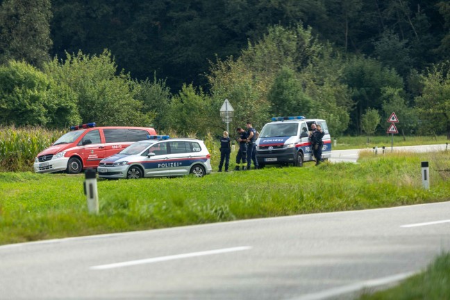 	Schlepperfahrzeuge gestoppt: Polizei und Feuerwehr mit Drohne bei Mühlheim am Inn im Einsatz