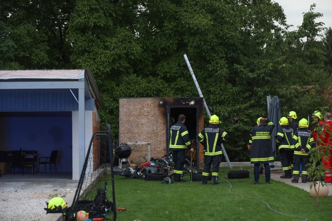 	Einsatz zweier Feuerwehren bei Brand einer Gartenhütte in Micheldorf in Oberösterreich