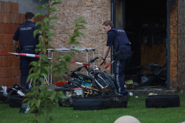 	Einsatz zweier Feuerwehren bei Brand einer Gartenhütte in Micheldorf in Oberösterreich