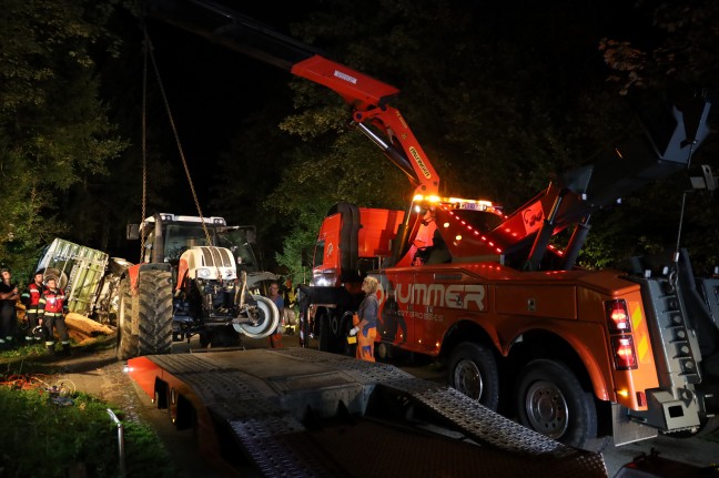 	Schwierige Bergung: PKW bei Peuerbach in entgegenkommendes Traktorgespann gekracht