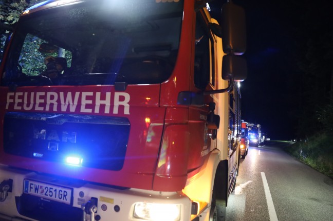 	Schwierige Bergung: PKW bei Peuerbach in entgegenkommendes Traktorgespann gekracht