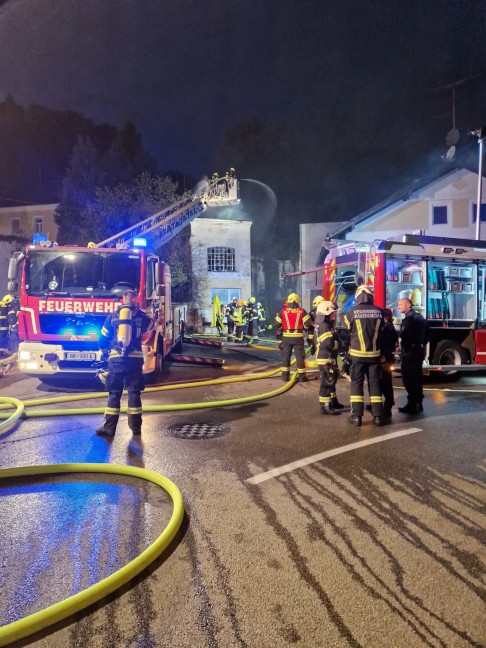 	Sechs Feuerwehren bei Gebäudebrand in Helpfau-Uttendorf im Einsatz