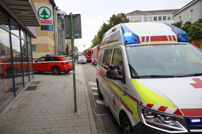 	Einsatz für Feuerwehr, Rettung und Polizei wegen verrauchtem Stiegenhaus in Wels-Neustadt