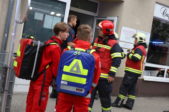 	Einsatz für Feuerwehr, Rettung und Polizei wegen verrauchtem Stiegenhaus in Wels-Neustadt