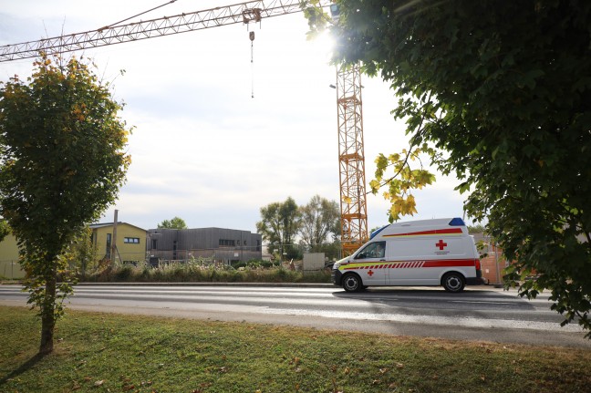 	Notarzthubschrauber bei schwerem Arbeitsunfall auf Baustelle in Lambach im Einsatz