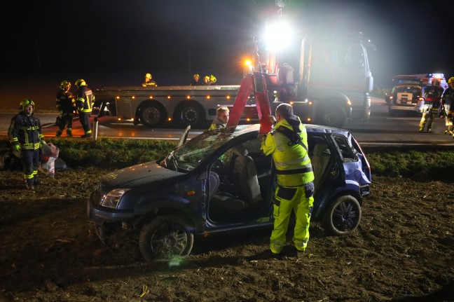 	Drei teils Schwerverletzte bei Verkehrsunfall mit Autoüberschlag in Gunskirchen