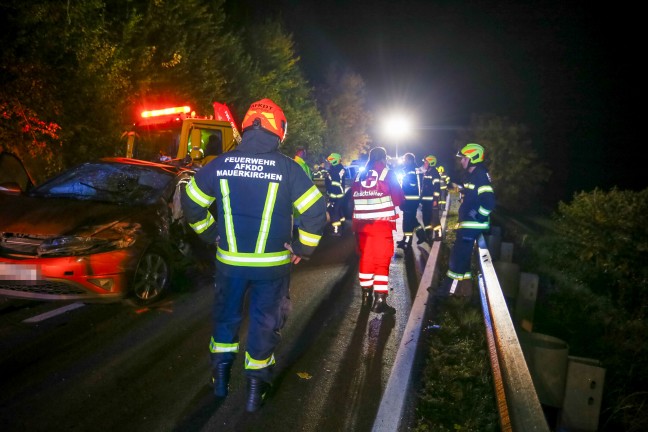 	Schwerer Crash auf Braunauer Straße bei Helpfau-Uttendorf fordert vier teils Schwerverletzte
