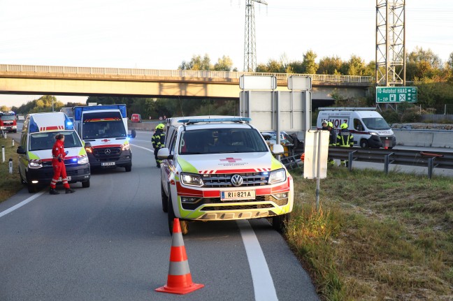 	Drei Verletzte: Auto kracht auf Innkreisautobahn bei Haag am Hausruck frontal gegen Anpralldämpfer