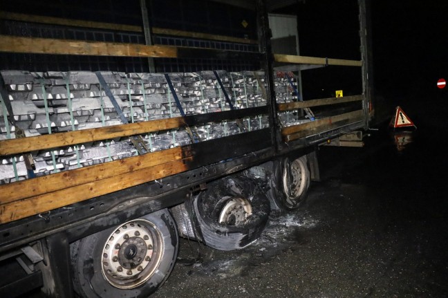 	Brand an einem LKW-Auflieger auf Raststation der Innkreisautobahn bei Aistersheim schnell gelöscht