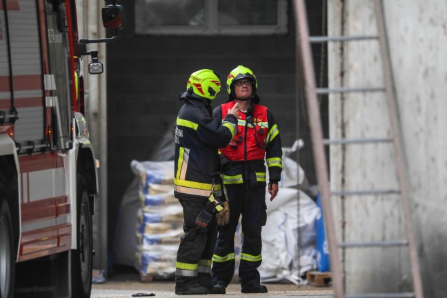 	Drei Feuerwehren bei Brand in einer Trocknungsanlage eines Unternehmens in Hörsching im Einsatz