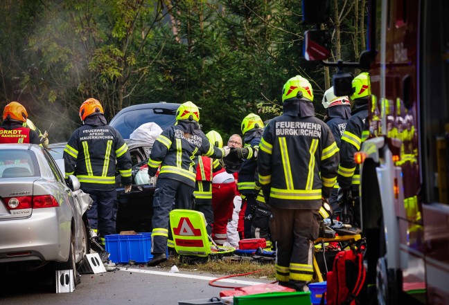 	Frontalcrash auf Lamprechtshausener Straße bei Burgkirchen fordert zwei Schwerverletzte