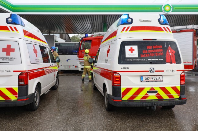 	Tödlicher Unfall: Buslenker bei Reparaturarbeiten in Haag am Hausruck unter Linienbus erdrückt