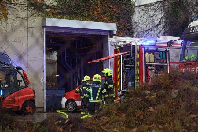 	Sieben Feuerwehren bei Brand am Gelände einer Papierfabrik in Laakirchen im Einsatz