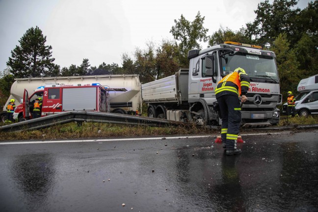 	LKW auf ölverschmierter Auffahrtsrampe der Welser Autobahn beim Marchtrenk ins Schleudern gekommen