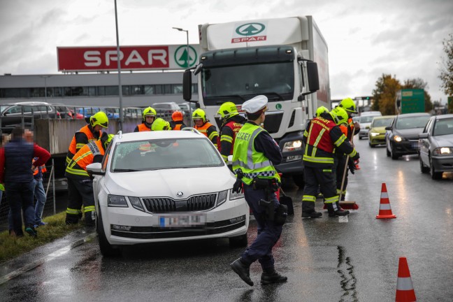 	Auffahrunfall zwischen LKW und PKW samt Anhänger auf Wiener Straße bei Marchtrenk