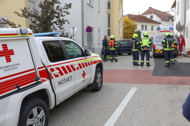 	Auto bei Verkehrsunfall in St. Florian gegen Hauswand geprallt